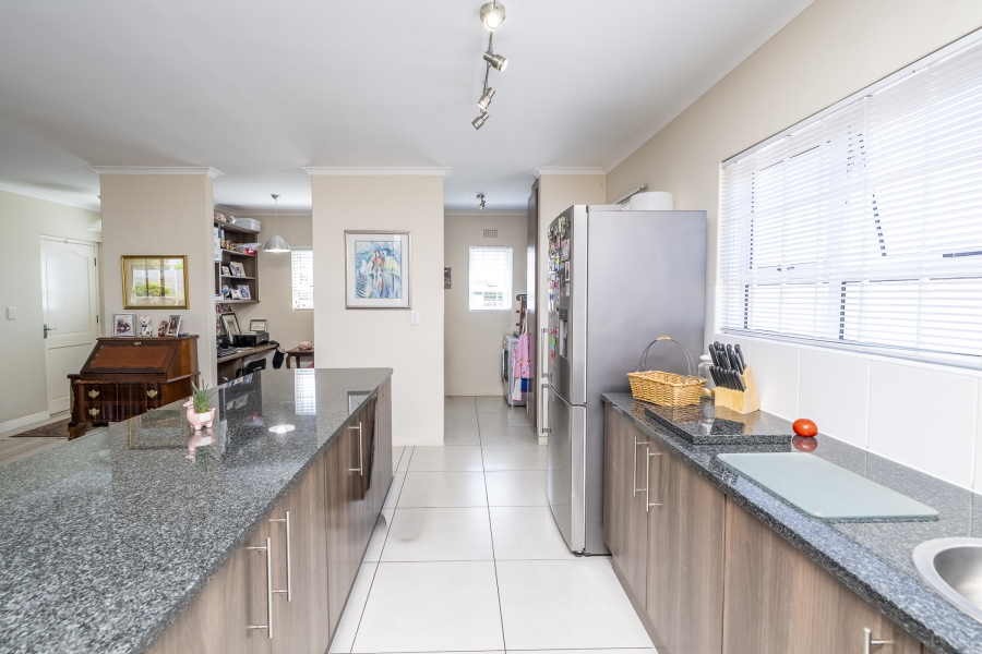 3 Bedroom Property for Sale in Sunningdale Western Cape